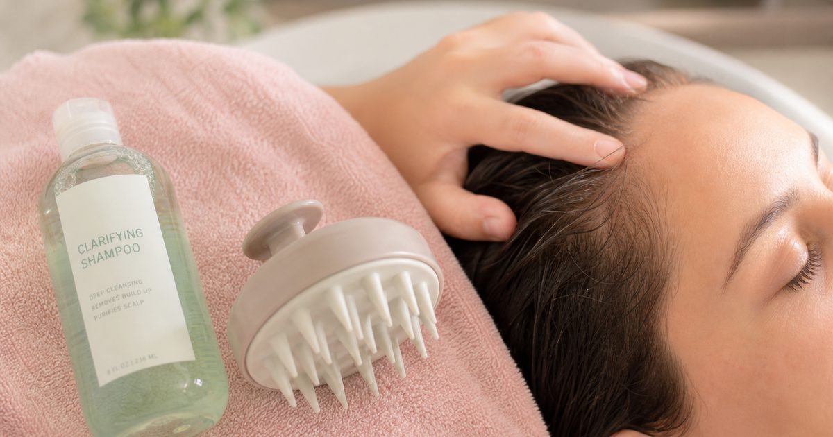 Droogshampoo Kruidvat gebruiken zonder witte waas: zo pak je het aan
